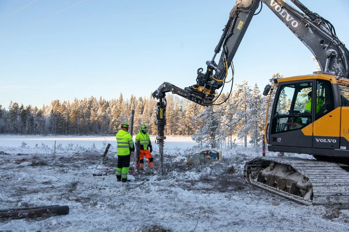 Fonamentació amb pilots helicoïdals acabada amb estructura de fusta