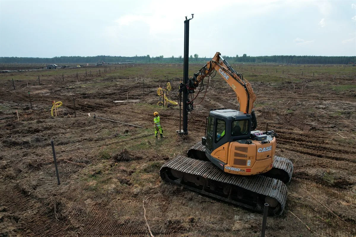 Excavadora instal·lant pilots