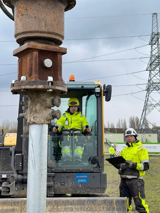 Instal·lació de pilots helicoïdals en curs